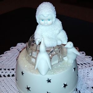 AVON Snow Baby Collection, Wind the Base it Plays Walking in a Winter Wonderland